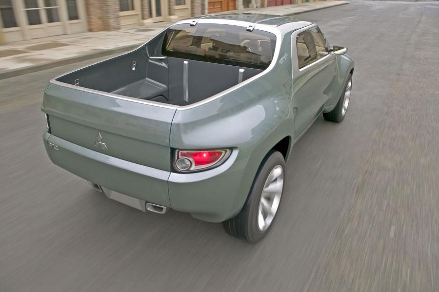  Mitsubishi Sport Truck Concept 2004 года  (фото 14 из 34)